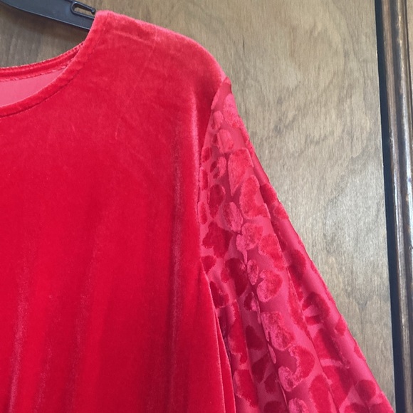 3/$45 Ruby rd velvet red top with abstract animal print leopard print sleeves PL - Picture 9 of 17